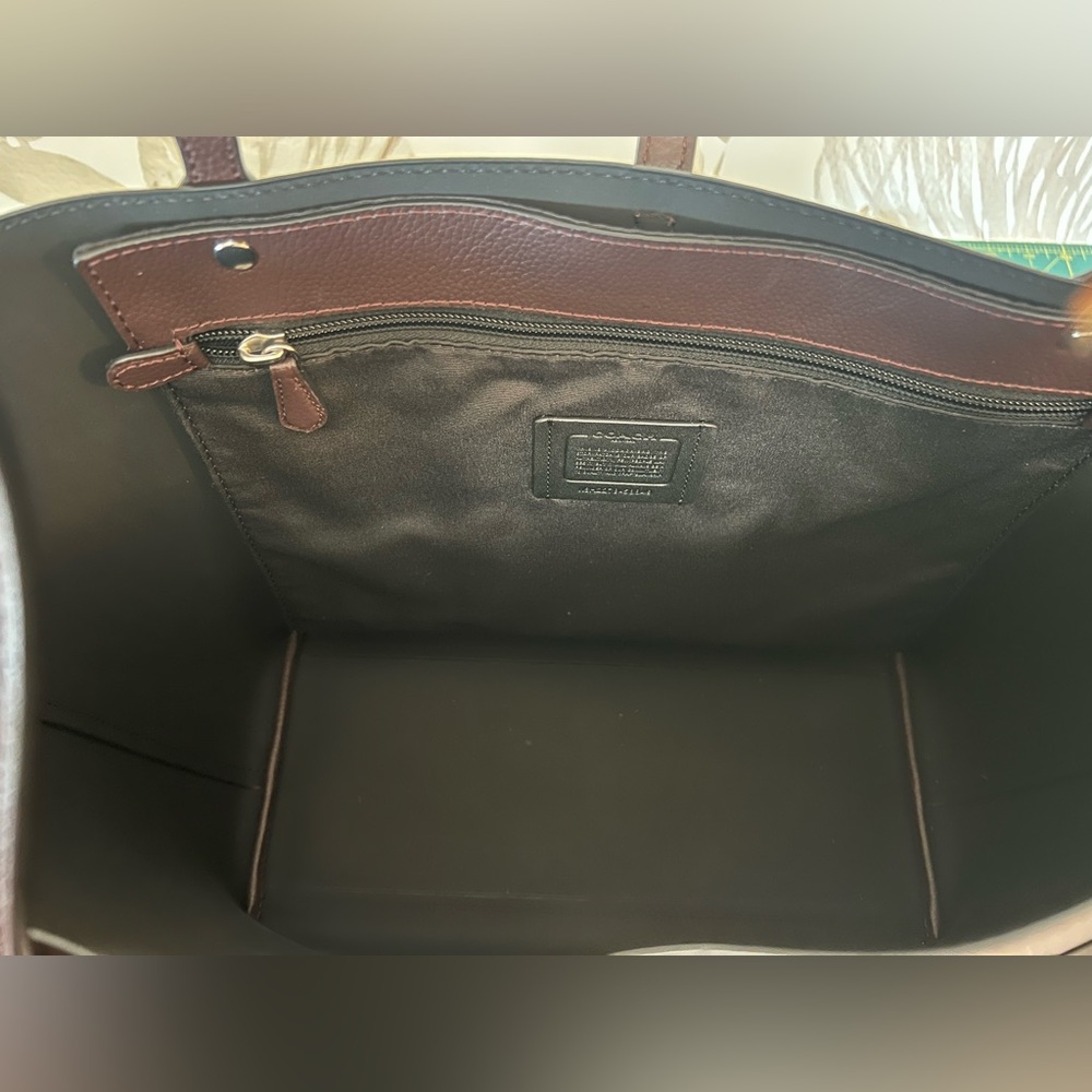 COACH Market Tote Oxblood NWT - Picture 6 of 7